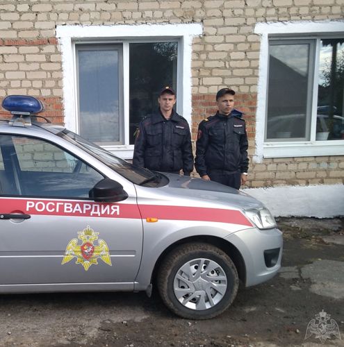 В Калужской области сотрудники Росгвардии эвакуировали жильцов дома во время пожара