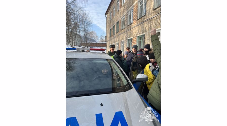 В Калуге автоинспектор Росгвардии прочитал лекцию школьникам