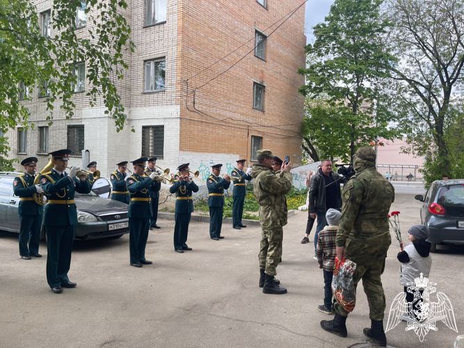 В Калуге росгвардейцы поздравили ветеранов Великой Отечественной войны
