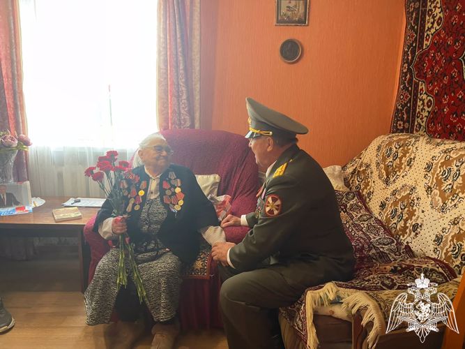 В Калуге росгвардейцы поздравили ветеранов Великой Отечественной войны