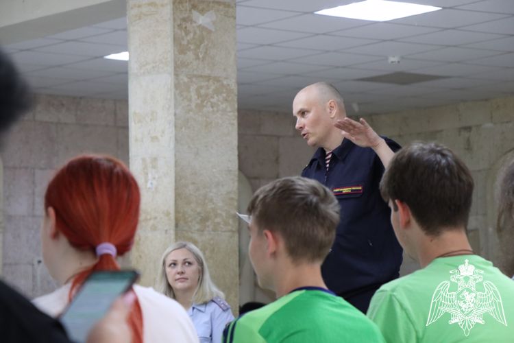 Росгвардейцы провели занятия по мерам безопасности с администрациями детский лагерей Калужской области