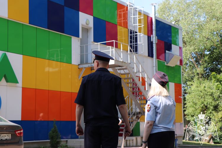 Росгвардейцы провели занятия по мерам безопасности с администрациями детский лагерей Калужской области