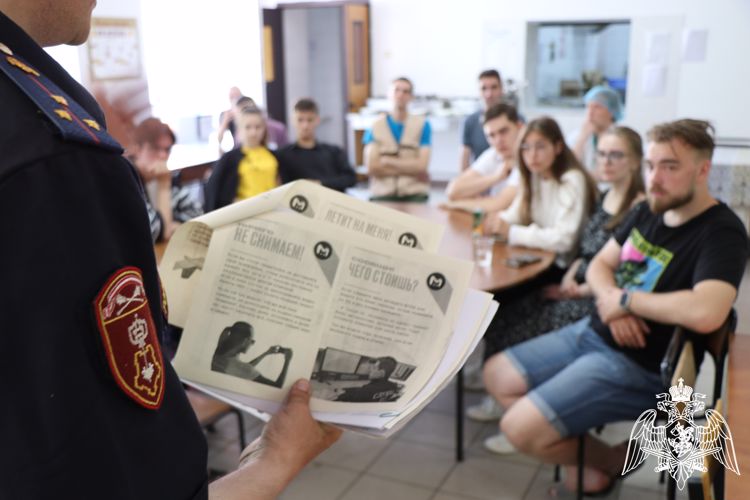 Росгвардейцы провели занятия по мерам безопасности с администрациями детский лагерей Калужской области