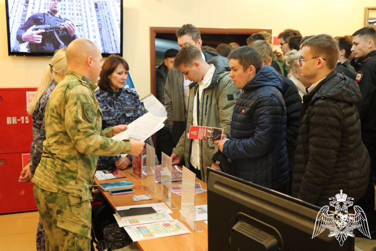 Росгвардейцы приняли участие в военно-патриотической акции «День призывника» в Калуге