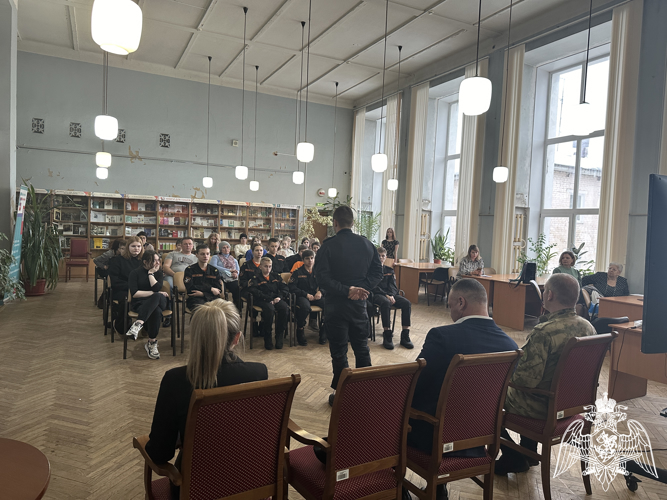 Росгвардейцы провели урок мужества для школьников Калуги ко Дню снятия блокады Ленинграда