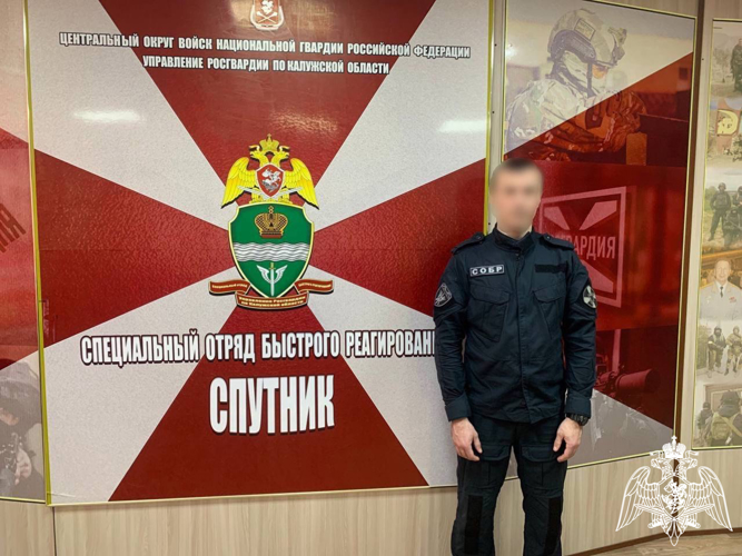 В Калуге сотрудник Росгвардии спас пожилую женщину на пожаре
