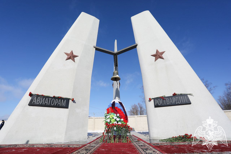 В честь авиаторов Росгвардии открыт монумент «Крылья»