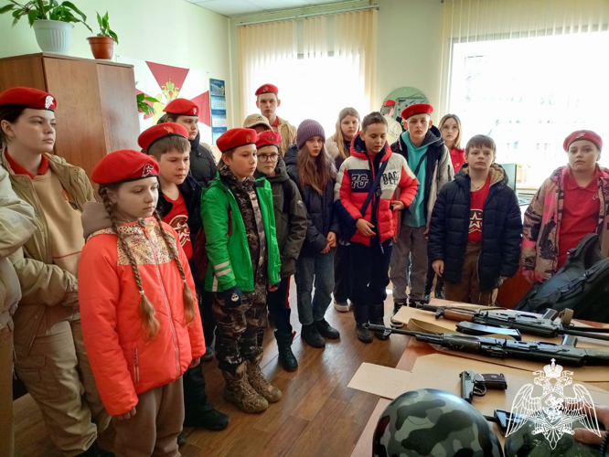 Росгвардейцы провели уроки мужества в Калужской области