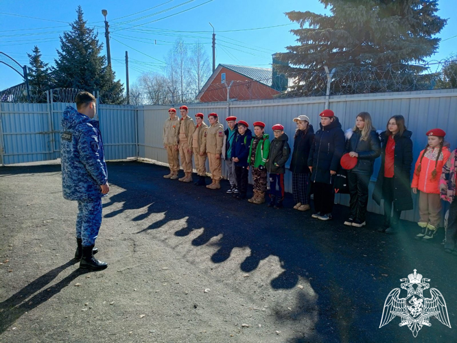 Росгвардейцы провели уроки мужества в Калужской области
