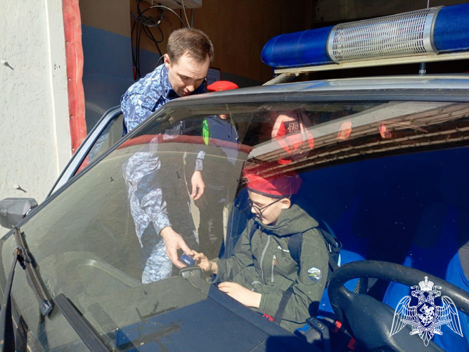 Росгвардейцы провели уроки мужества в Калужской области