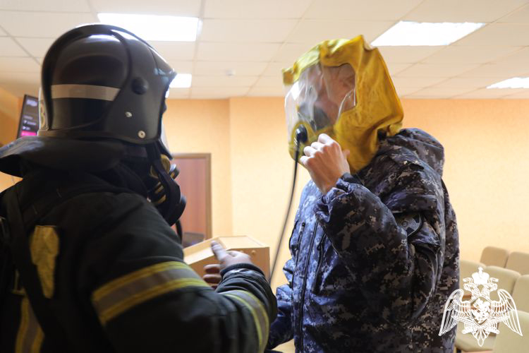 Специалисты ведомственной пожарной охраны Росгвардии отмечают профессиональный праздник