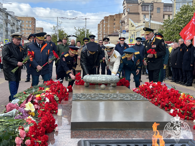 В Калуге начальник регионального управления Росгвардии принял участие в митинге, посвященном Дню Победы