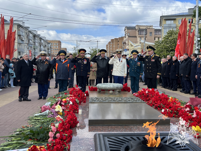 В Калуге начальник регионального управления Росгвардии принял участие в митинге, посвященном Дню Победы
