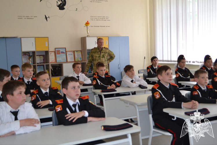 В Калужской области росгвардейцы провели урок мужества
