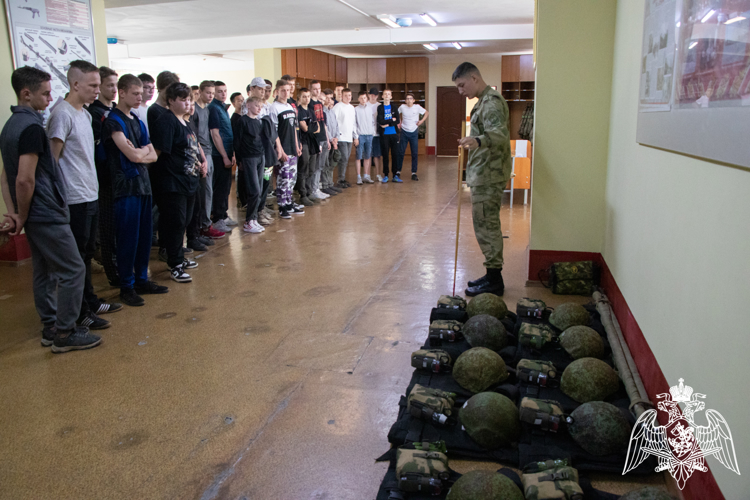 Росгвардейцы приняли участие в военно-патриотической акции «День призывника» в Калуге