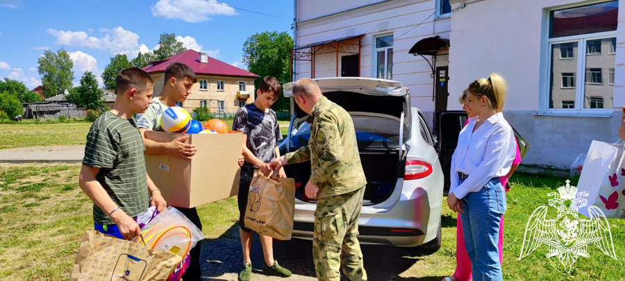 В Калужской области росгвардейцы навестили воспитанников подшефной школы-интернат