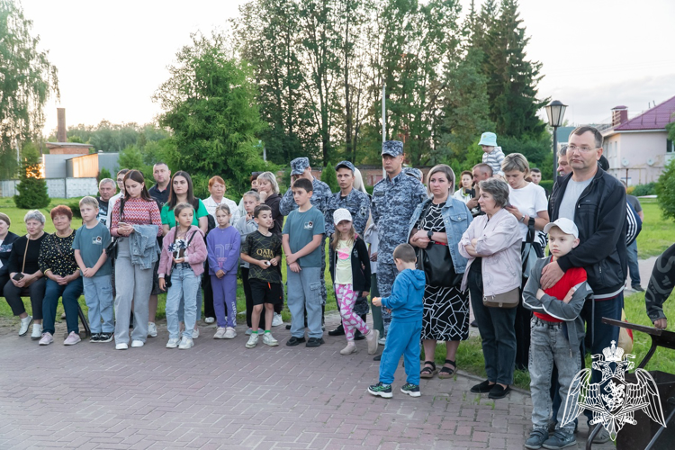 Росгвардейцы посетили акцию «Свеча Памяти» в Сухиничах