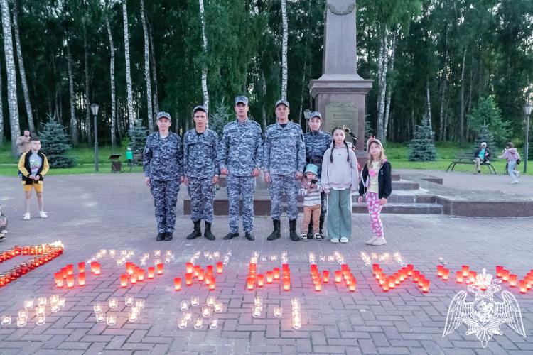 Росгвардейцы посетили акцию «Свеча Памяти» в Сухиничах