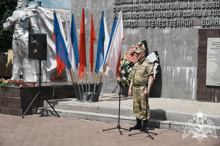 Фотовыставку, посвященную Росгвардии, открыли в Боровске