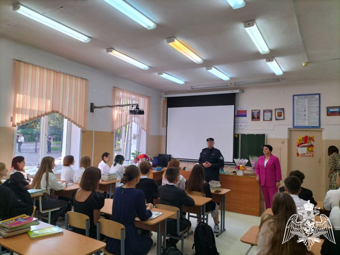 В Калуге росгвардейцы проводят мероприятия, приуроченные ко Дню солидарности в борьбе с терроризмом