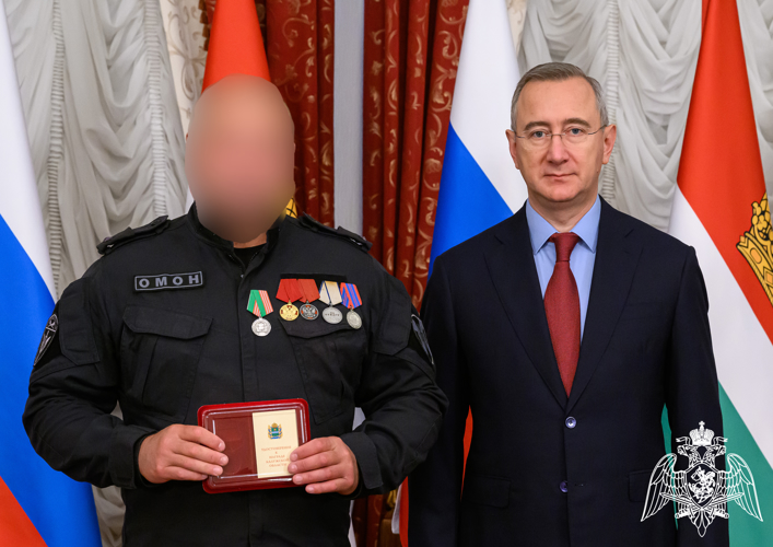   В Калуге росгвардейца наградили медалью
