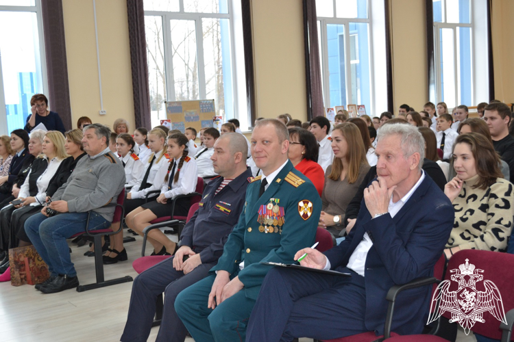 Росгвардия поздравила Кондровскую школу с юбилеем кадетских классов