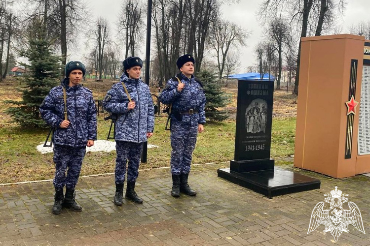 Росгвардейцы приняли участие в памятном митинге в Сухиничах