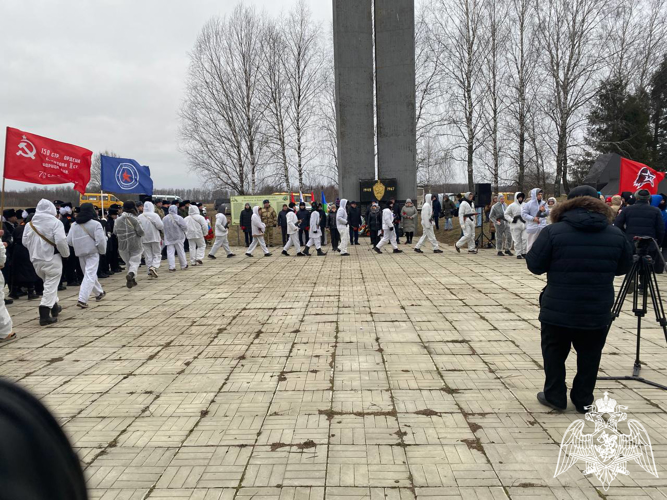 Росгвардейцы почтили память героев-лыжников в деревне Хлуднево