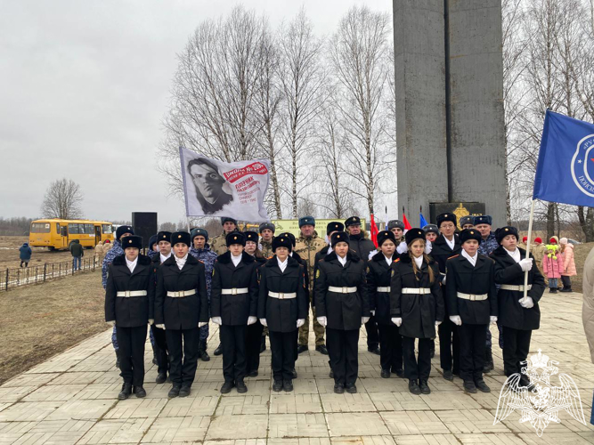 Росгвардейцы почтили память героев-лыжников в деревне Хлуднево