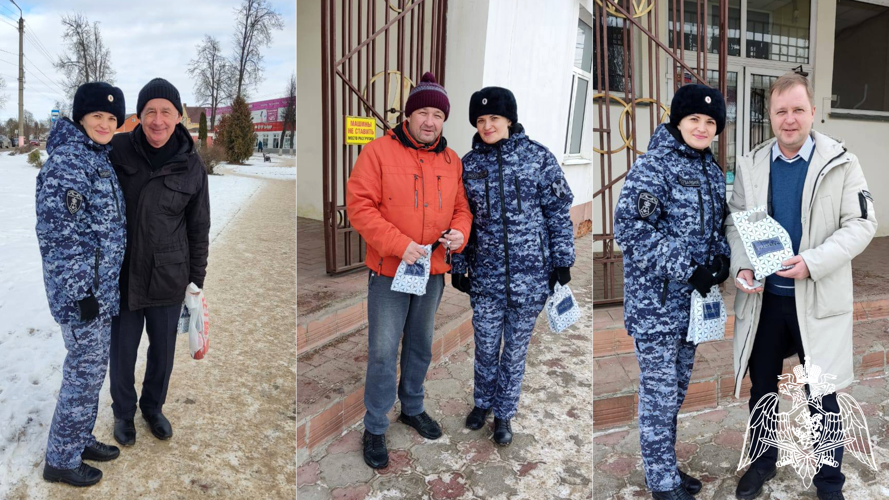 В Сухиничах росгвардейцы поздравили мужчин с Днём защитника Отечества