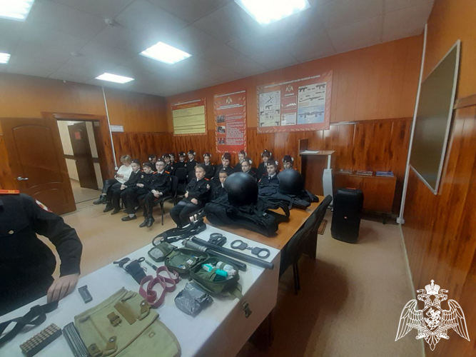 Кадеты побывали в гостях у сотрудников Росгвардии