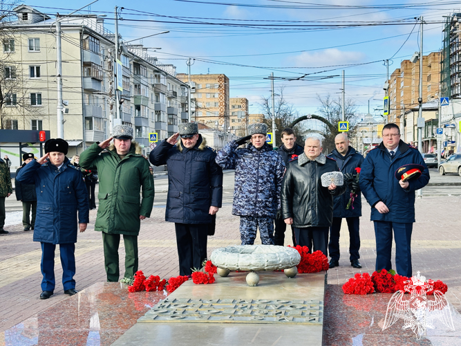 В Калуге Врио руководителя регионального Управления Росгвардии почтил память защитников Отечества