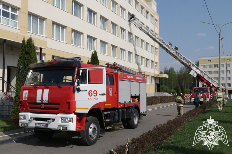 В Управлении Росгвардии по Калужской области и в Центре подготовки личного состава Центрального округа Росгвардии прошли тренировки по действиям личного состава в случае возникновения пожара