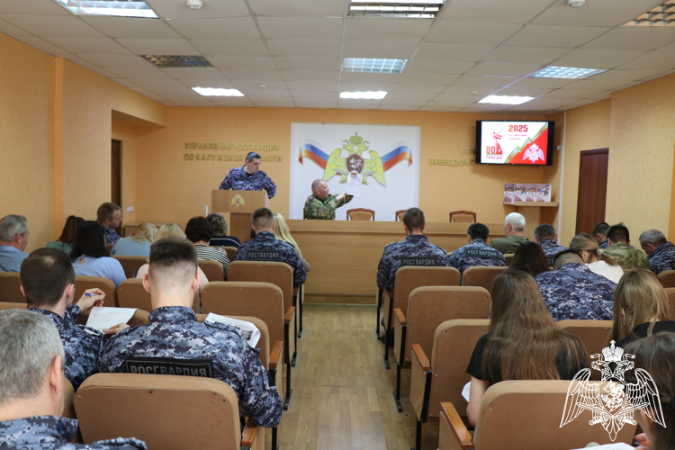 В Калуге сотрудники и военнослужащие Росгвардии приняли участие в акции «Диктант Победы» 