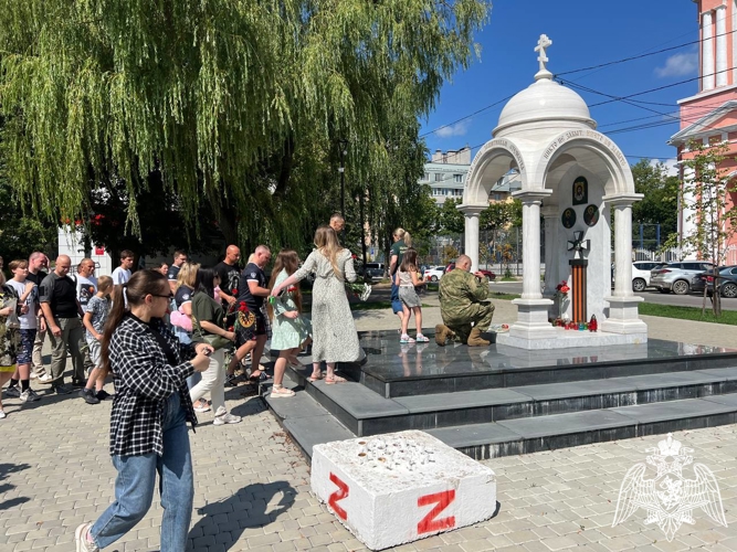 В Калуге росгвардейцы почтили память детей, погибших в Донбассе