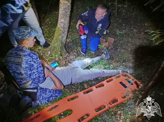 В Калуге росгвардейцы спасли мужчину с бронхиальной астмой, заблудившегося в лесу  (видео)