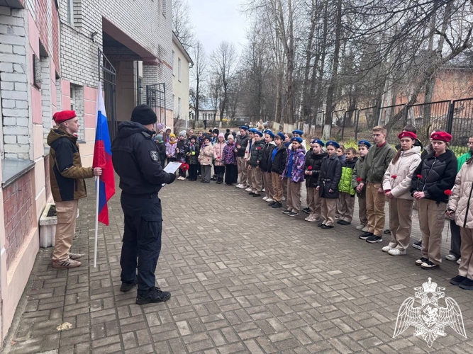 ​​​​​​Росгвардейцы провели мероприятия, посвящённые Дню памяти сотрудников органов внутренних дел и военнослужащих войск правопорядка, погибших при выполнении служебных обязанностей