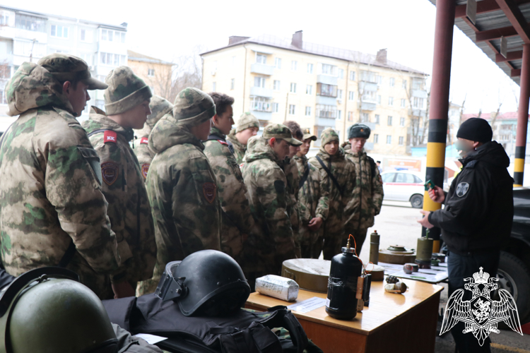 Росгвардейцы провели военно-патриотическую акцию «День призывника» в Калужской области