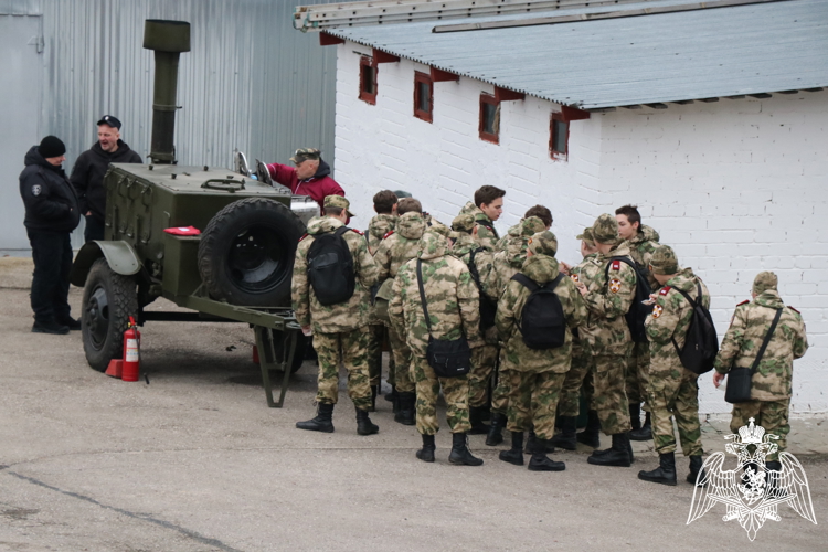 Росгвардейцы провели военно-патриотическую акцию «День призывника» в Калужской области