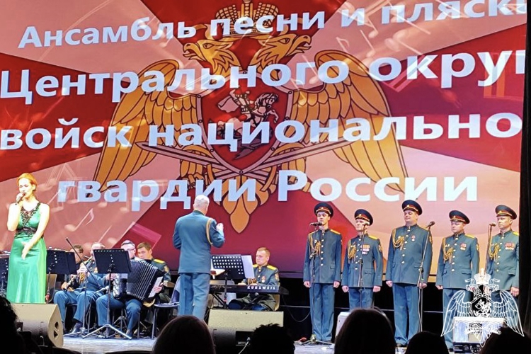 Военные музыканты Центрального округа Росгвардии выступили для калужан