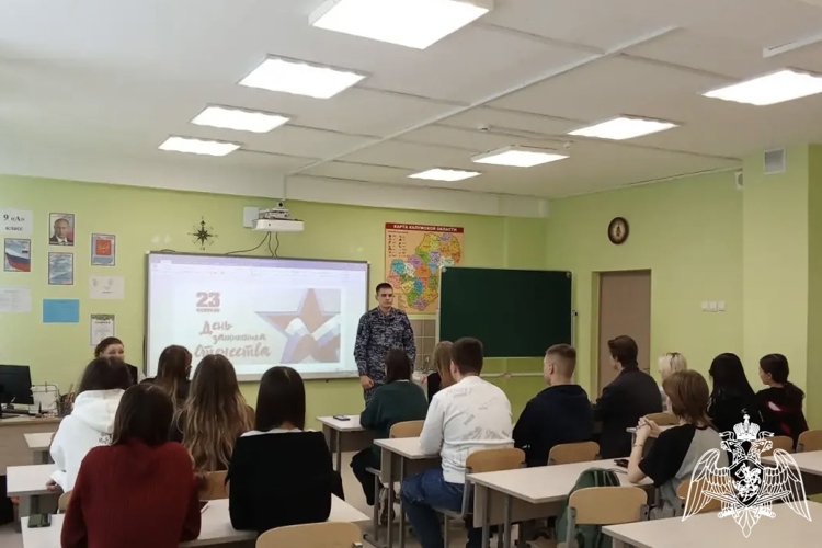 В Тарусе Росгвардейцы провели урок мужества, посвященный Дню защитника Отечества (видео)