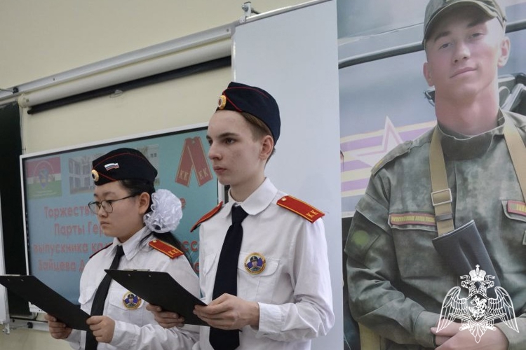 Сотрудники Росгвардии приняли участие в открытии "Парты Героя" в Кондровской школе