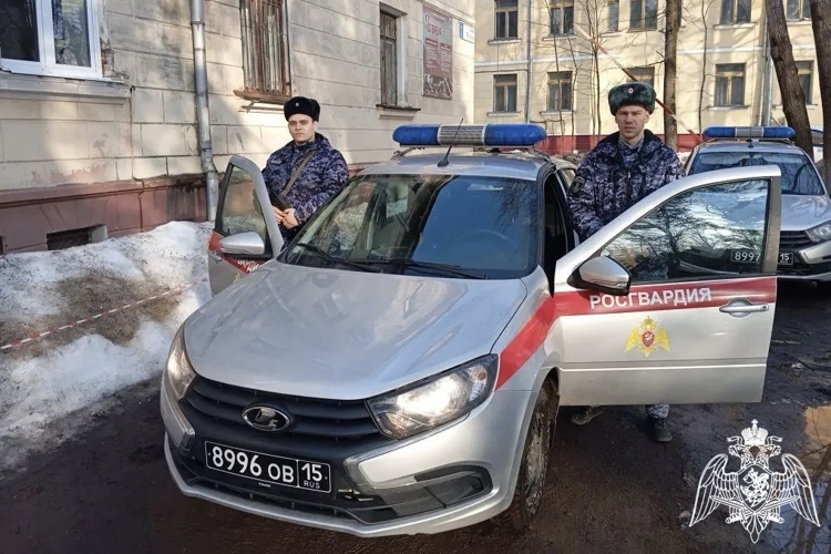 Росгвардейцы задержали группу лиц за попытку кражи товаров из гипермаркета в Обнинске