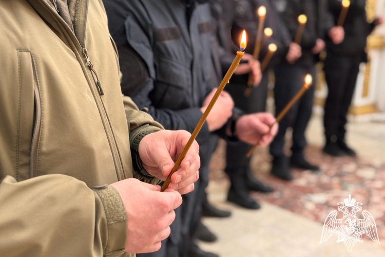 Благодарственный молебен в преддверии празднования 10-летия Росгвардии прошел в храме Жён-Мироносец в Калуге