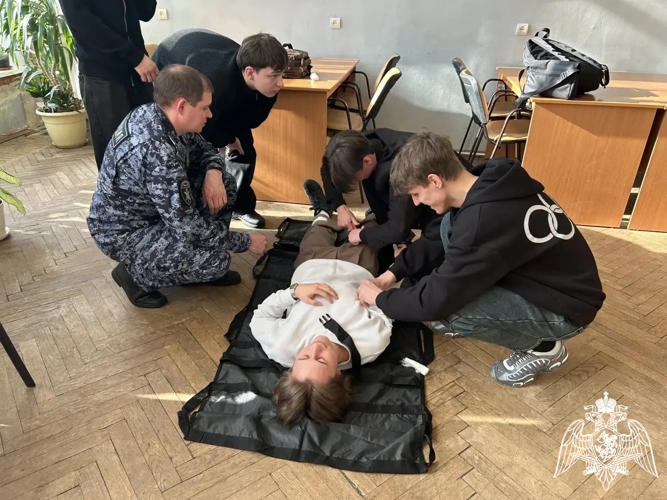 Калужские Росгвардейцы провели патриотический квест «Путь героя» для старшеклассников из областного центра