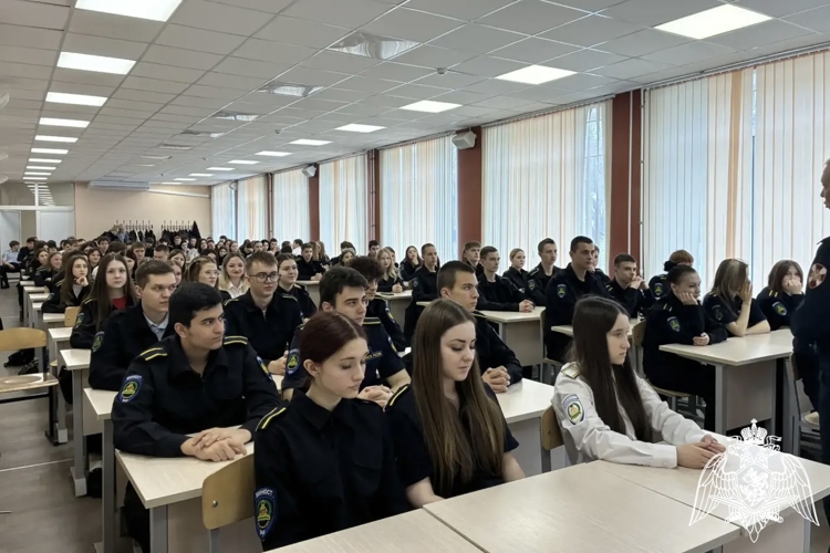 Росгвардейцы провели урок мужества для калужских студентов, посвященный 40-й годовщине трагедии на Чернобыльской АЭС