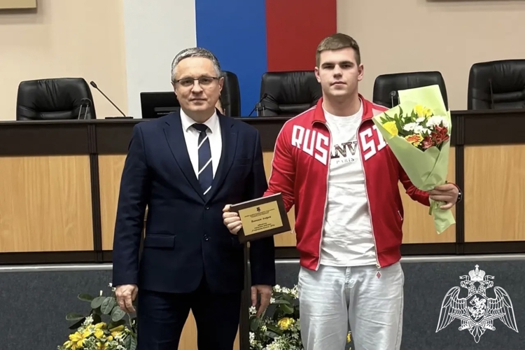 СПОРТ КАК ПРОФЕССИОНАЛЬНЫЙ ФУНДАМЕНТ: МЛАДШИЙ СЕРЖАНТ ПОЛИЦИИ ИЗ КАЛУГИ СТАЛ ГЕРОЕМ РУБРИКИ «ЗНАЙ НАШИХ»