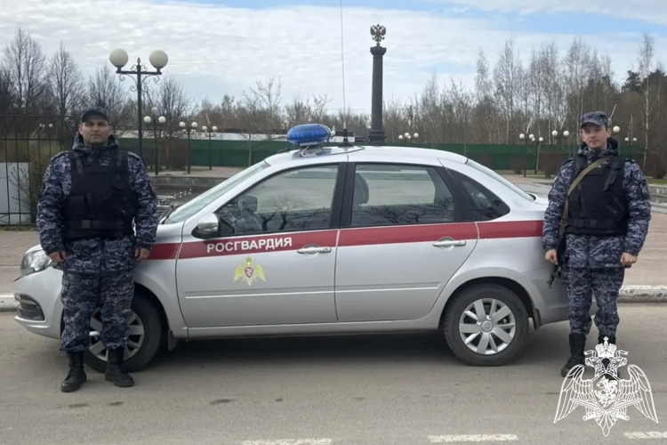 В Калужской области сотрудники Росгвардии оказали помощь пострадавшей 6-летней девочке,  на которую совершил наезд мотоцикл