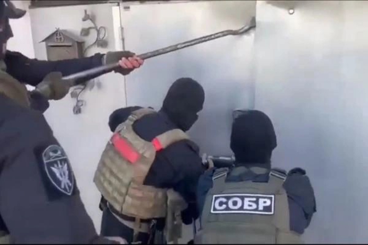 В Калужской области при содействии спецназа Росгвардии проведены следственные действия в рамках расследования уголовных дел (видео)