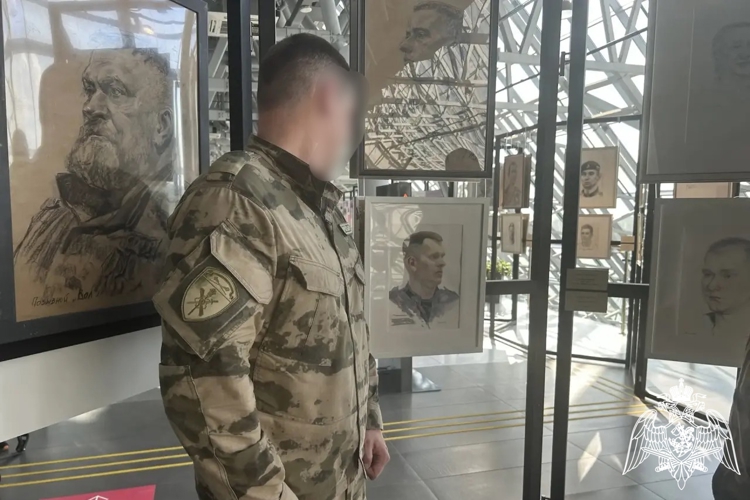 Росгвардейцы приняли участие в открытии художественной выставки «Герои нашего времени» в Калуге